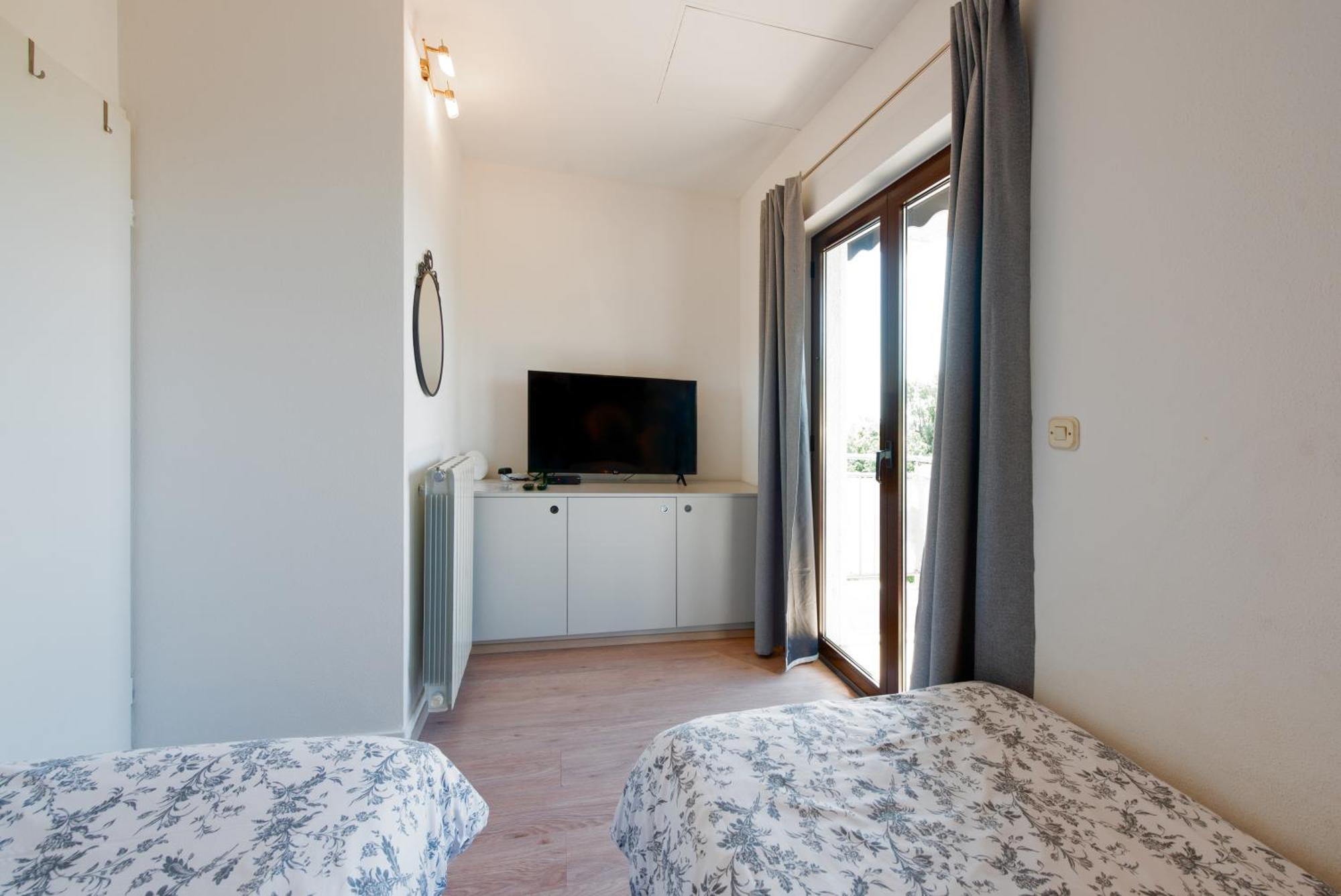 Apartments Dorijan With Pool 마툴지 외부 사진