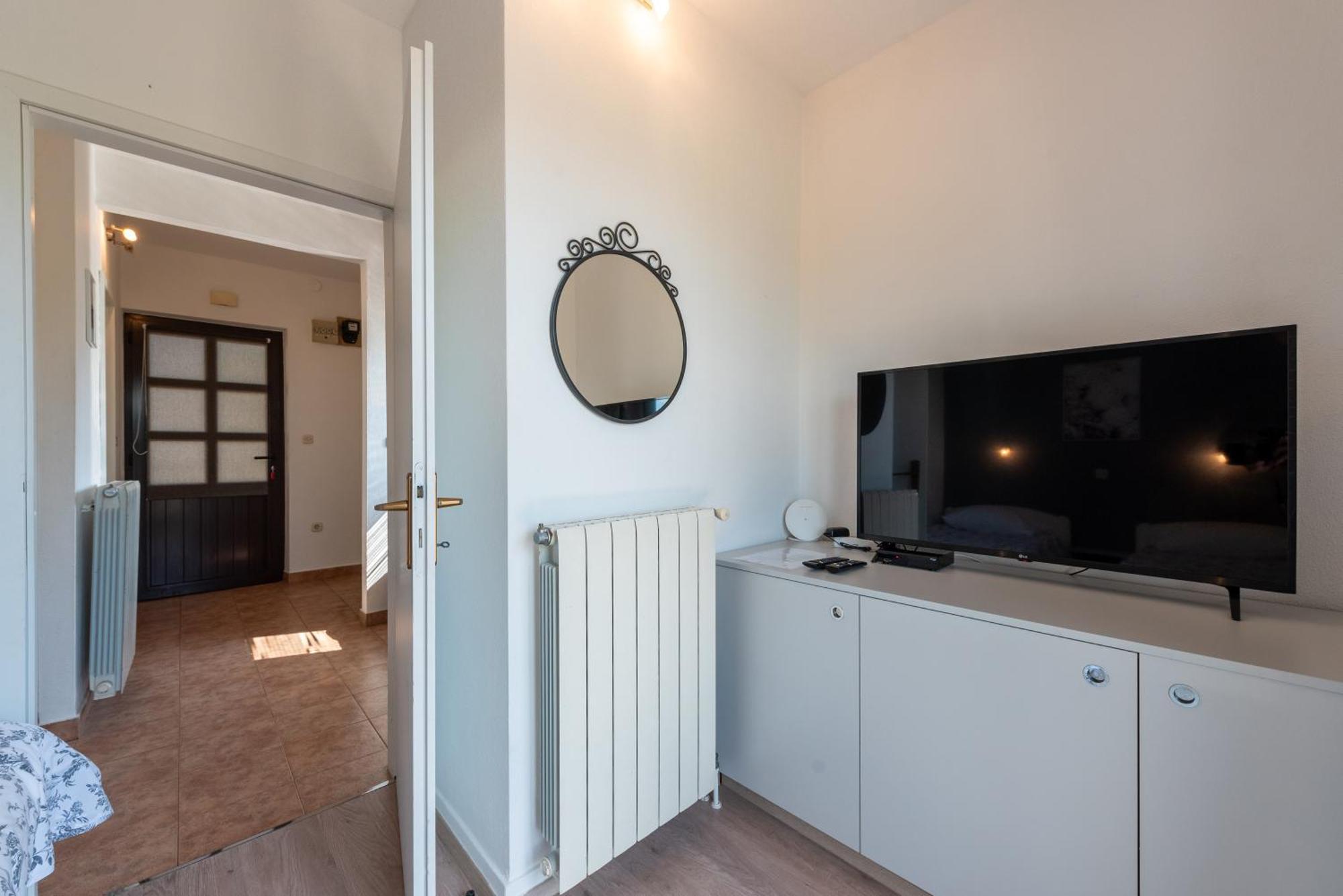 Apartments Dorijan With Pool 마툴지 외부 사진