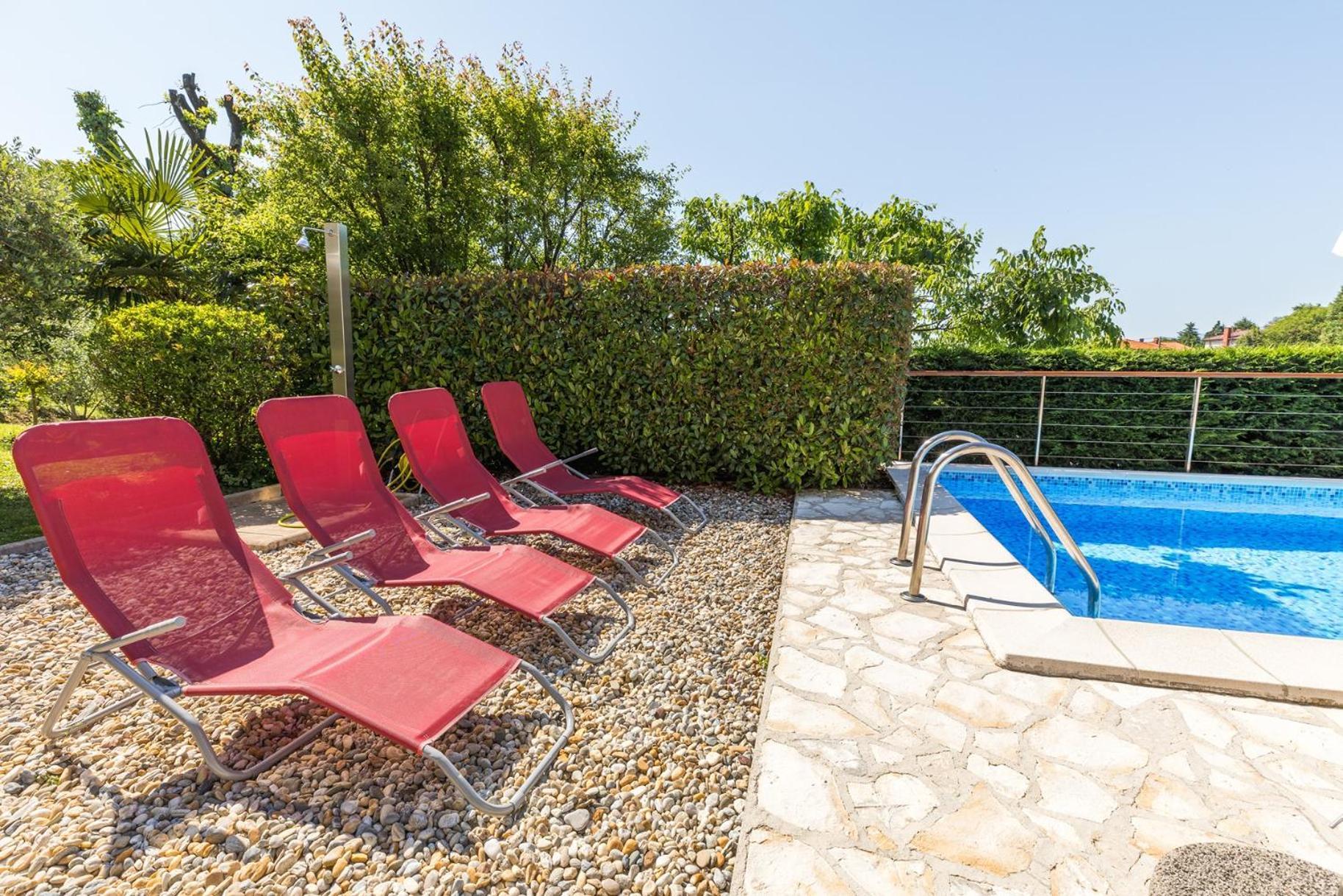 Apartments Dorijan With Pool 마툴지 외부 사진