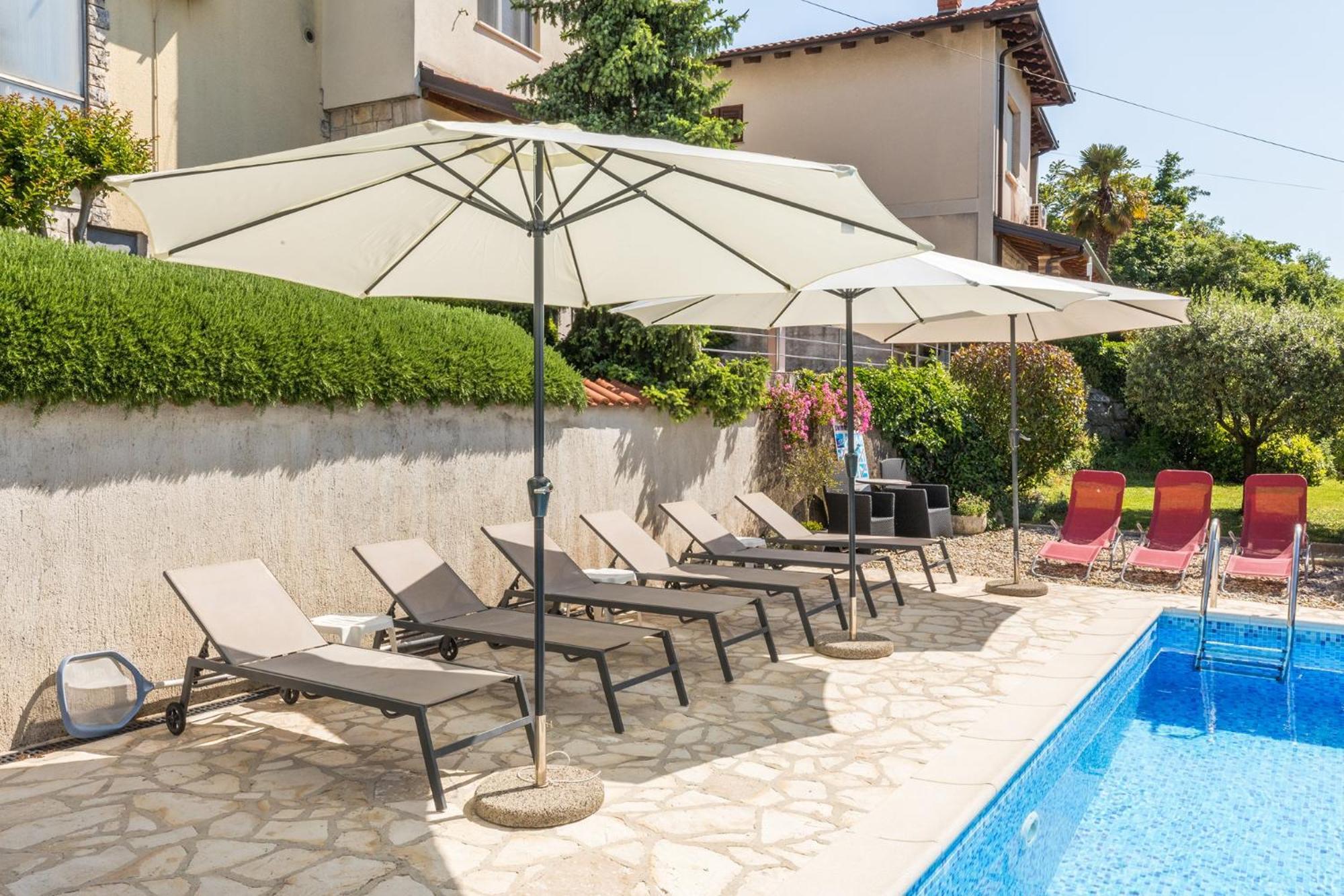 Apartments Dorijan With Pool 마툴지 외부 사진
