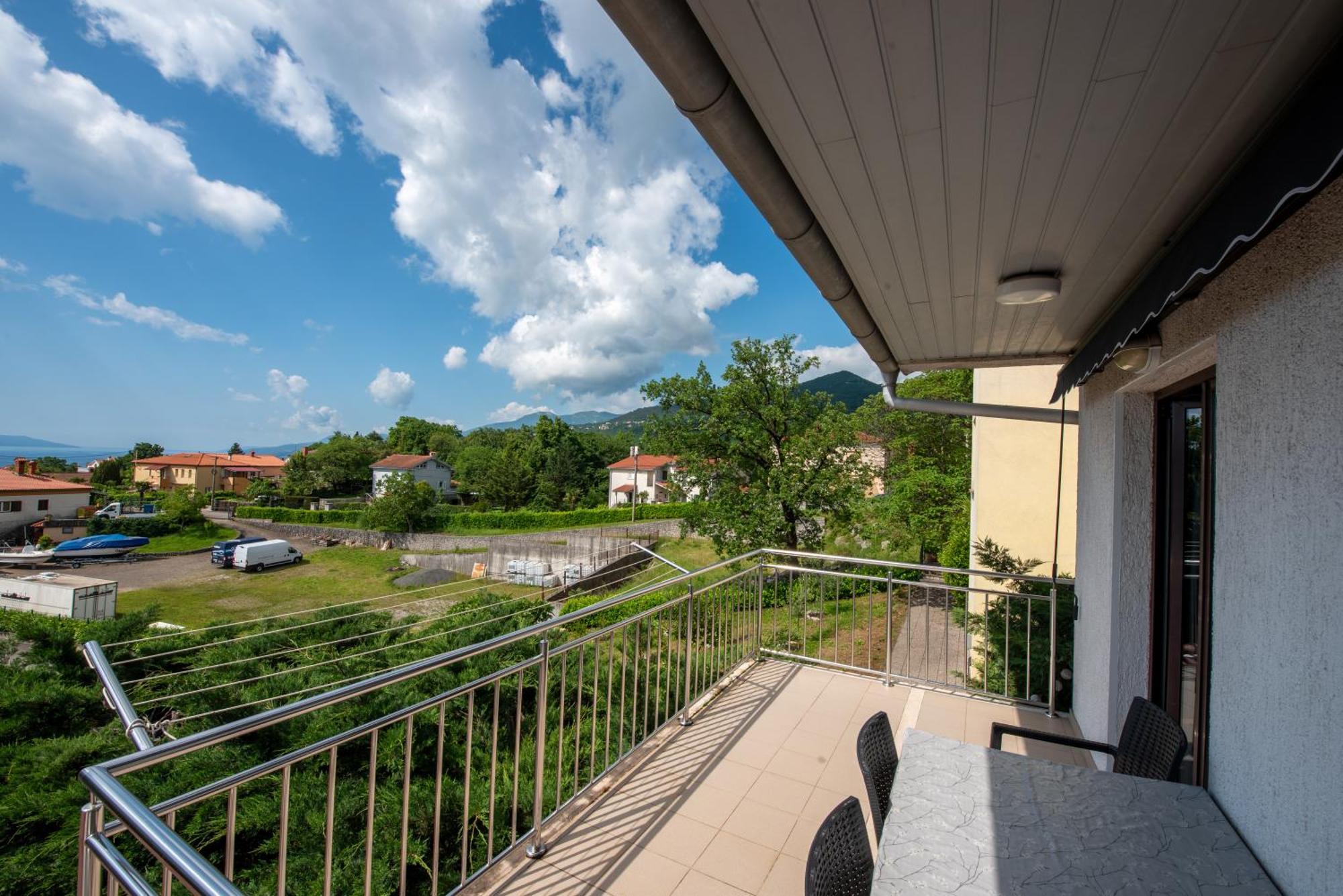 Apartments Dorijan With Pool 마툴지 외부 사진