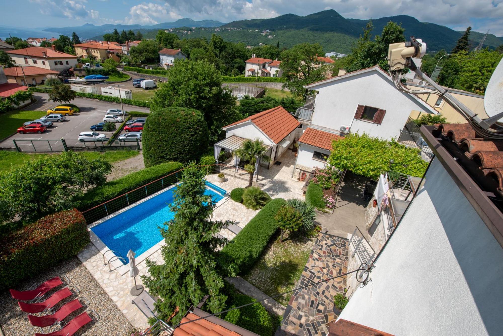 Apartments Dorijan With Pool 마툴지 외부 사진
